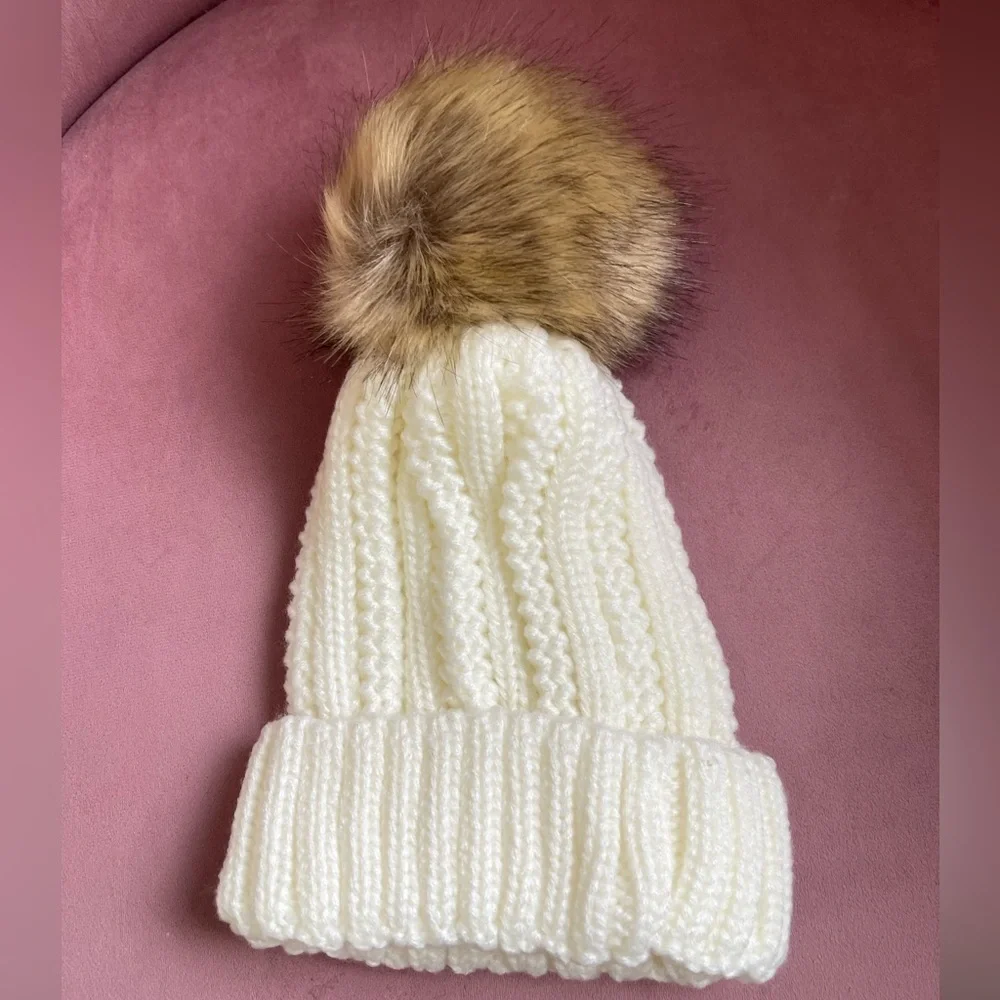 New  Women’s Faux Fur Pom Cuffed Beanie